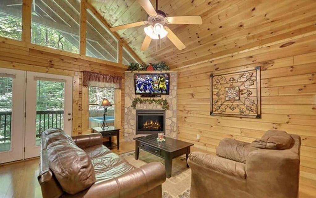 Creekside Paradise Found! One-Bedroom Mountain Cabin In Pigeon Forge Sevierville Luaran gambar